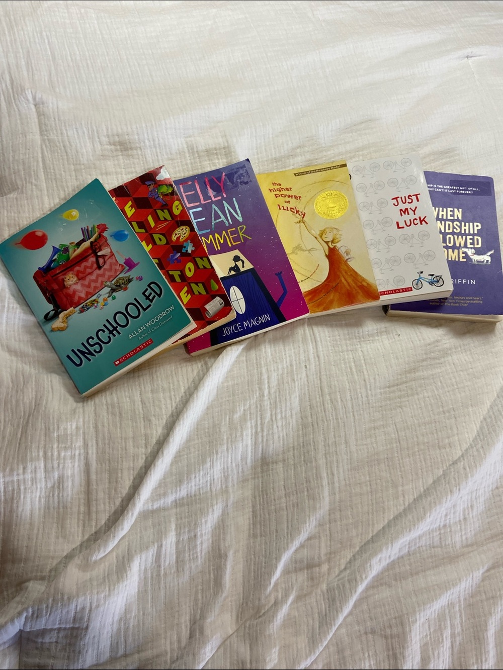 Set of 5 children’s novels - Colorful Covers
